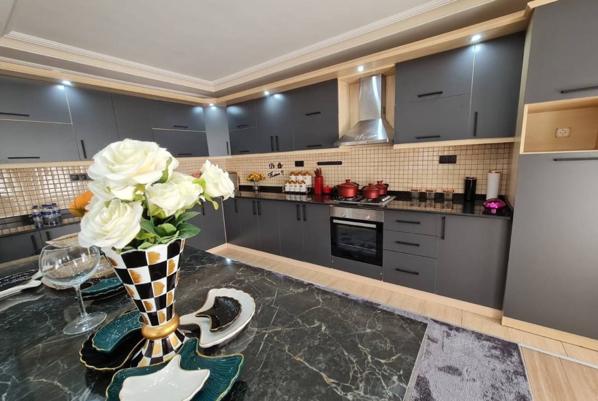 квартира с ремонтом 1+1 в Центре Аланьи