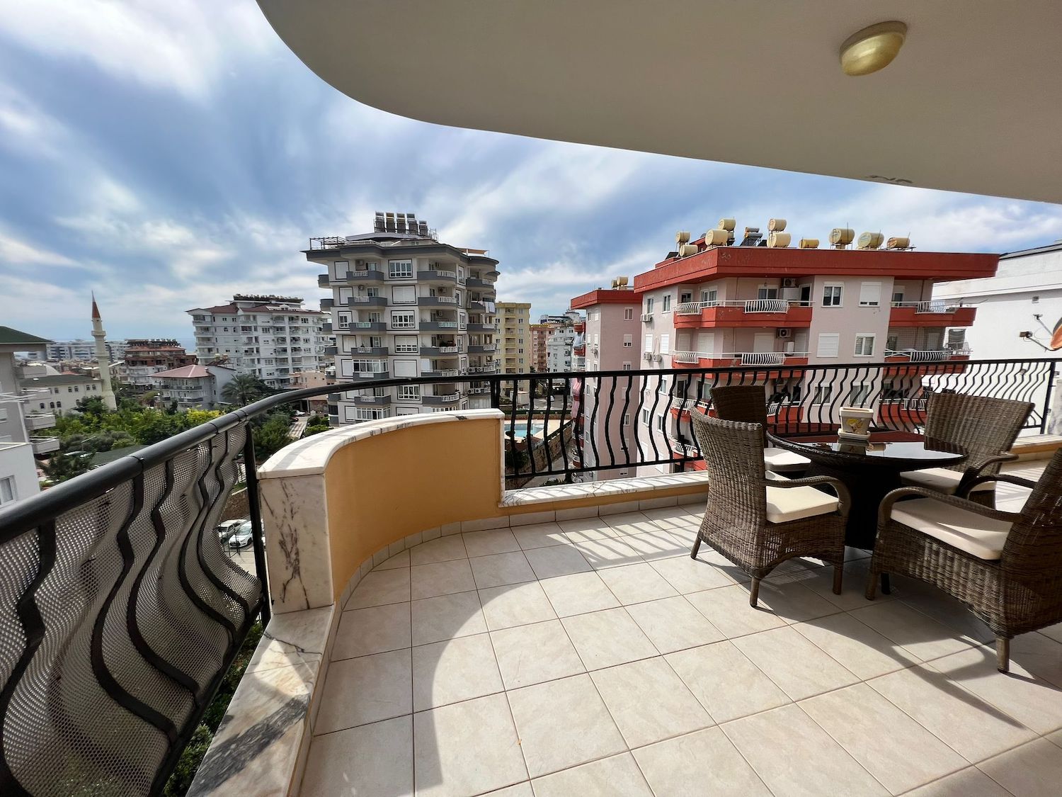 квартира с современным ремонтом купить в Аланье