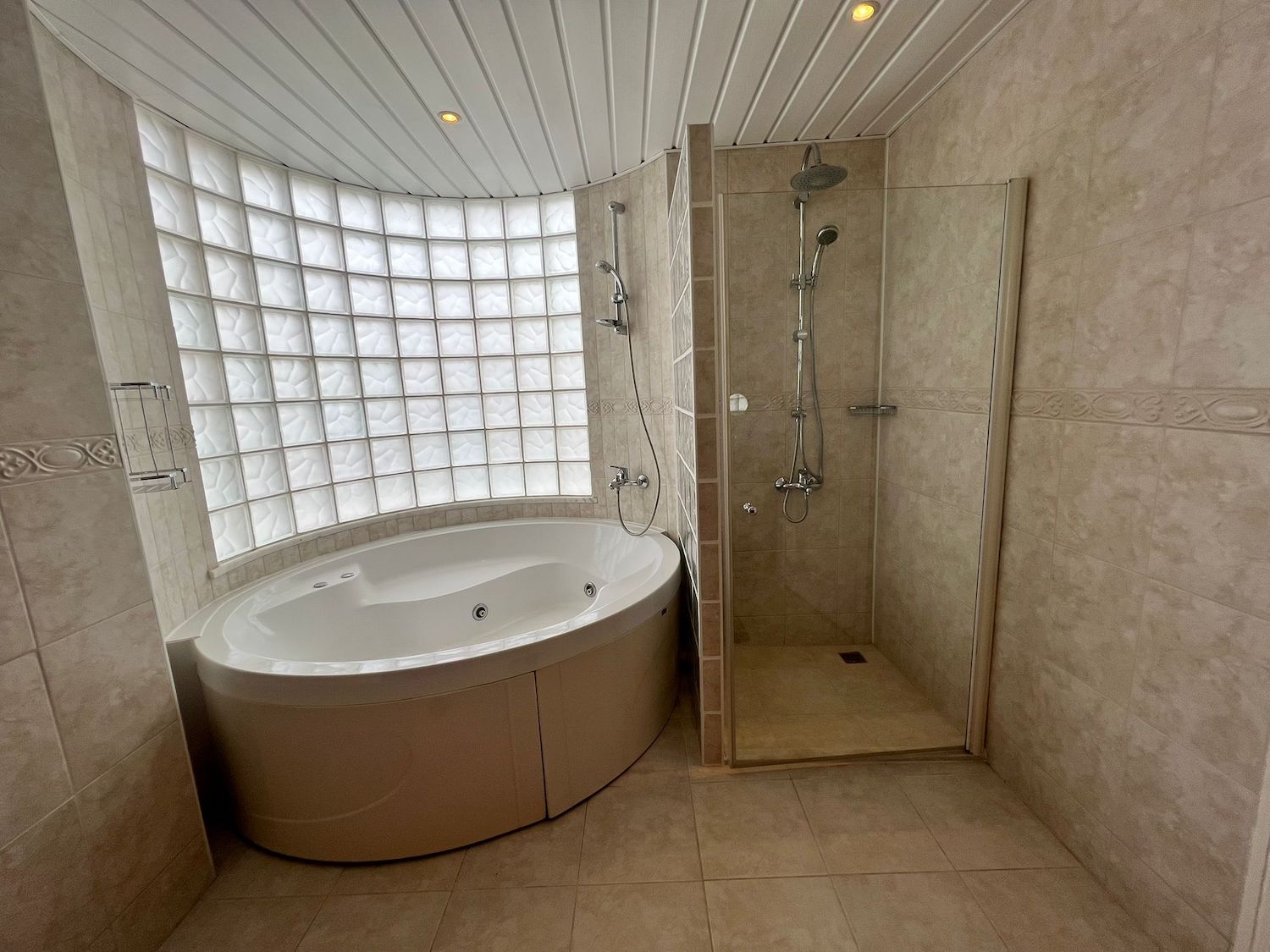 квартира с современным ремонтом купить в Аланье