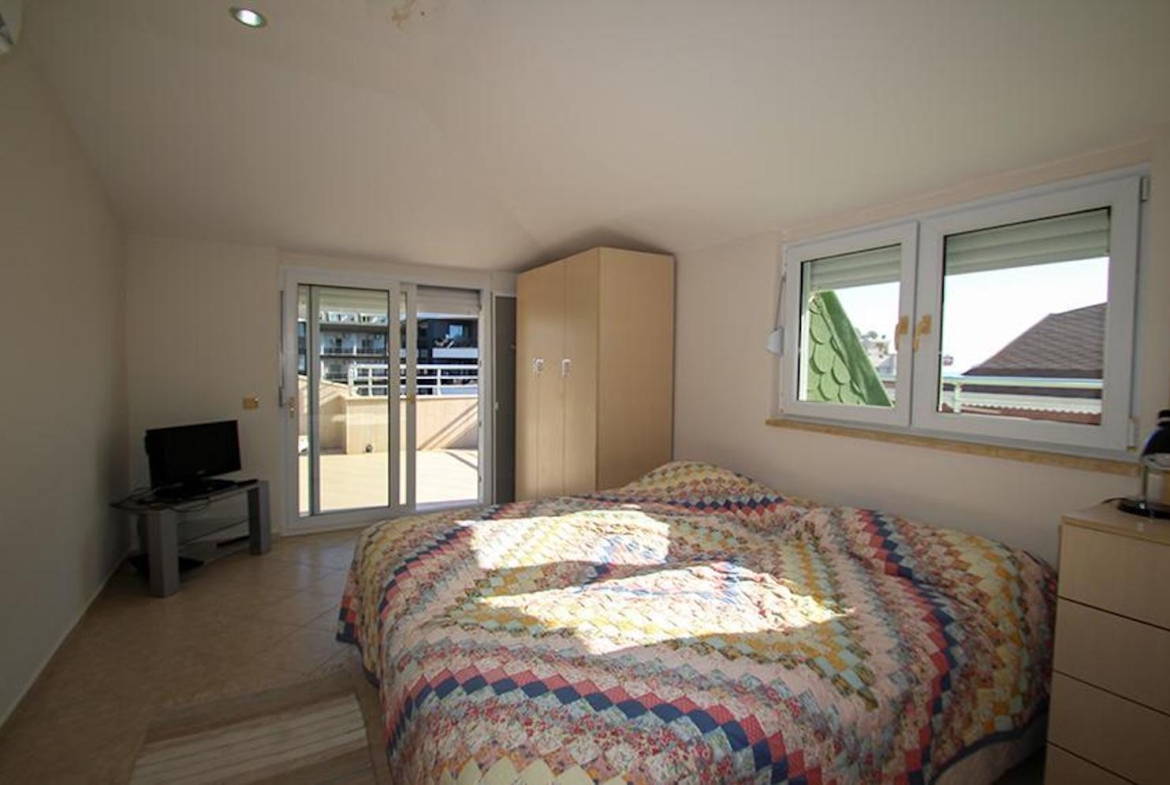 дуплекс 3+1 на видовом этаже в Оба