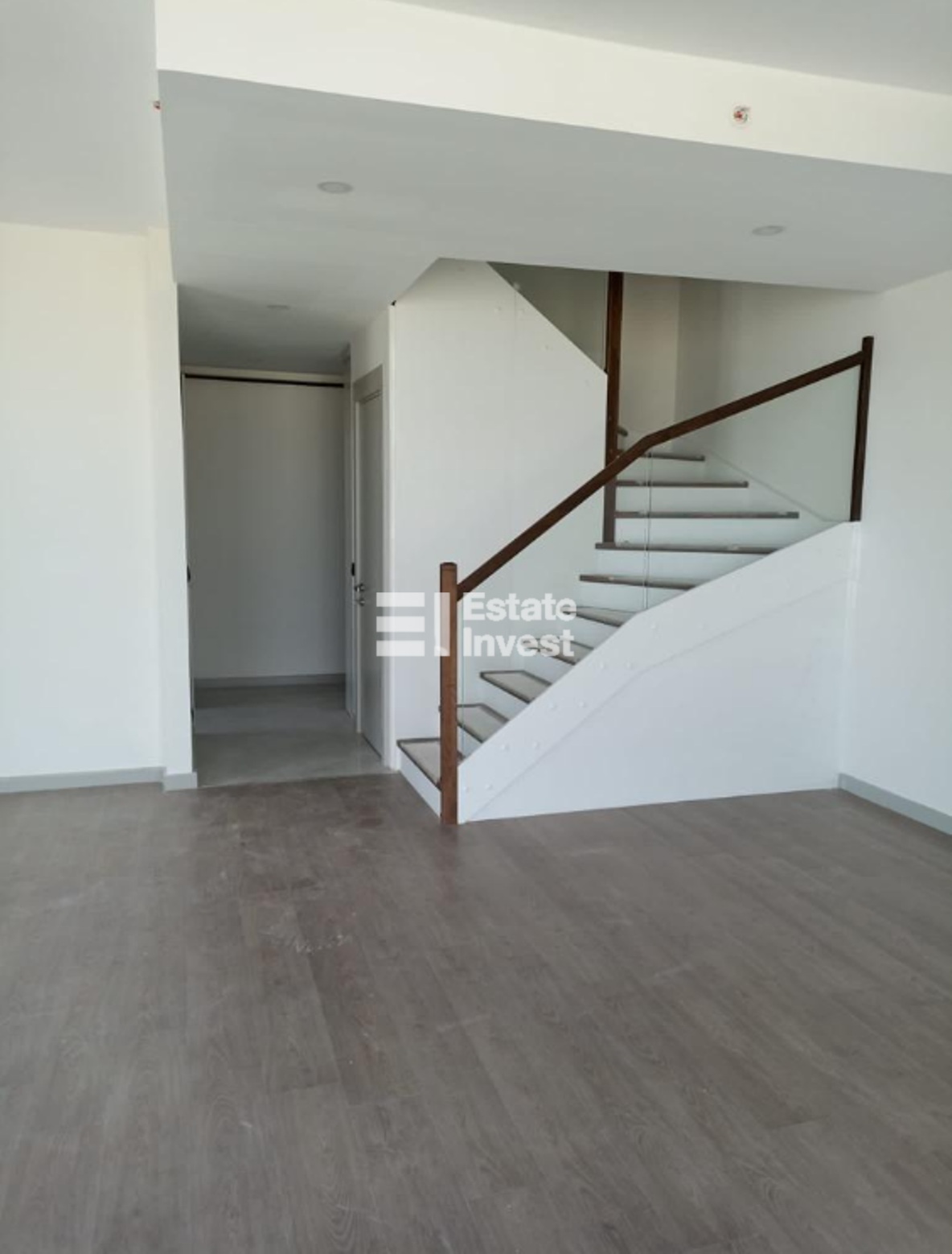 6 Дуплекс 2+1 в сданном доме в Стамбуле