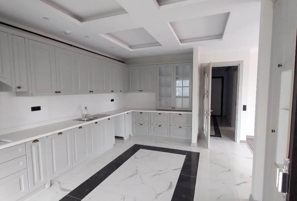 Квартира 5+1 от застройщика в сданном доме в Мерсине