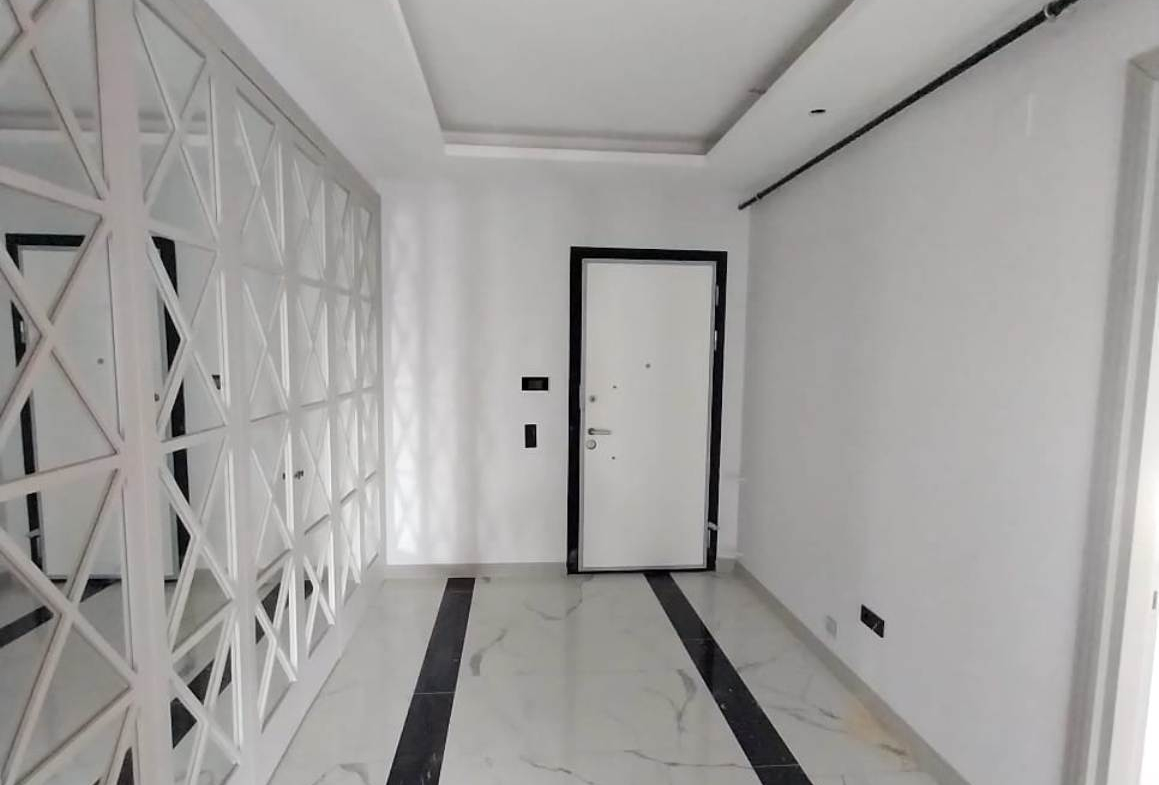 Квартира 5+1 от застройщика в сданном доме в Мерсине