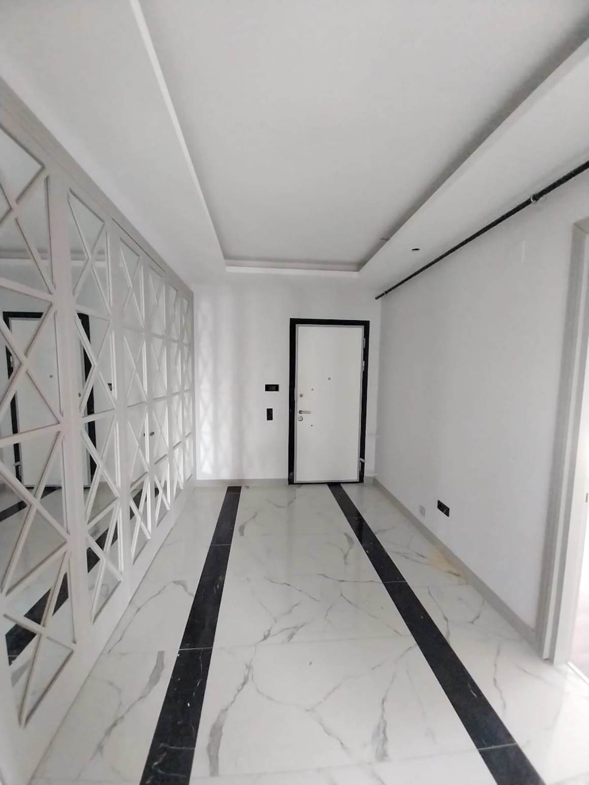 Квартира 5+1 от застройщика в сданном доме в Мерсине