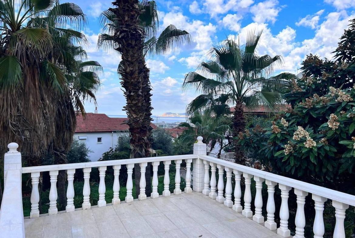 вилла 3+1 с личным бассейном в Аланье