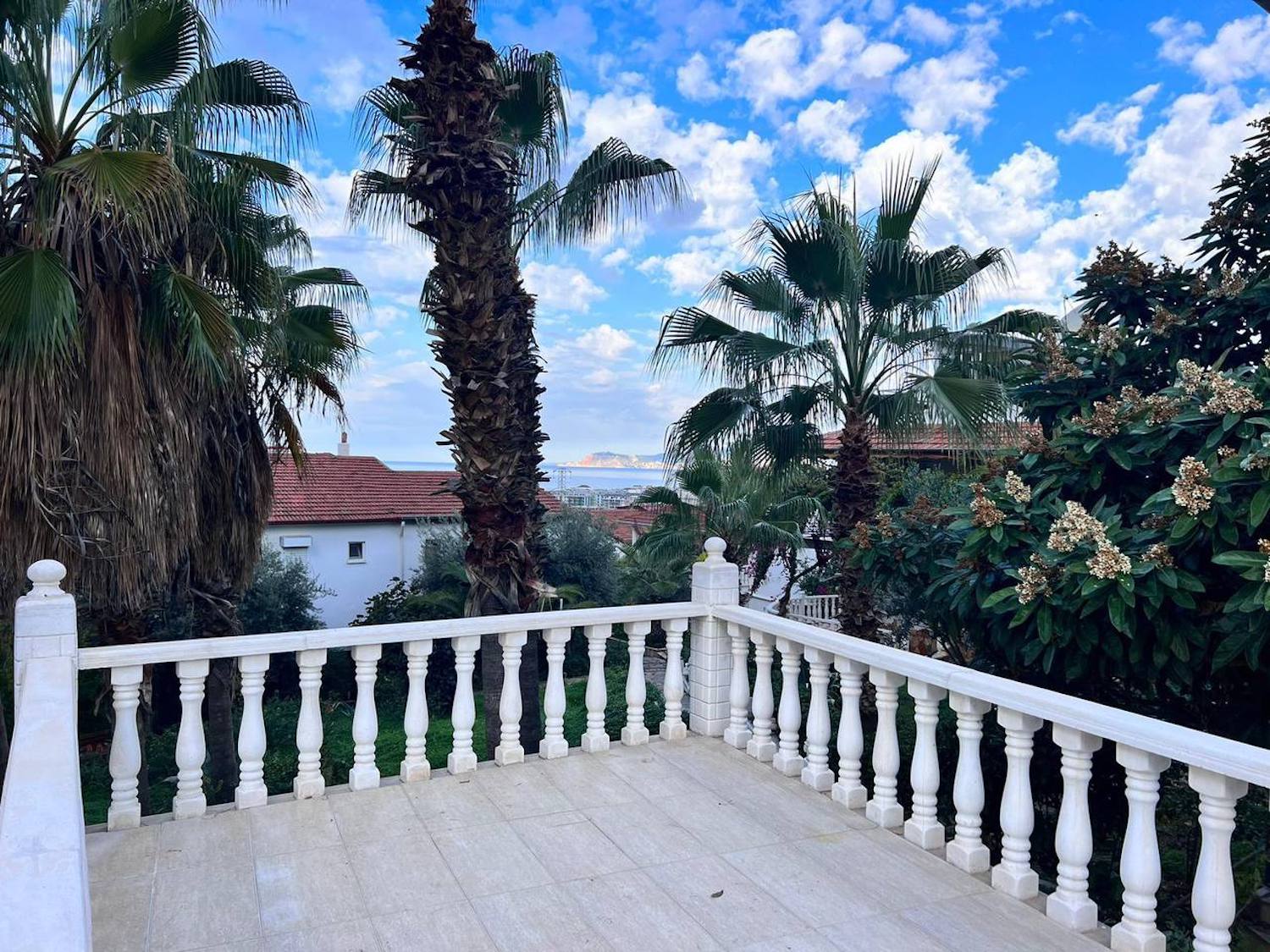 вилла 3+1 с личным бассейном в Аланье