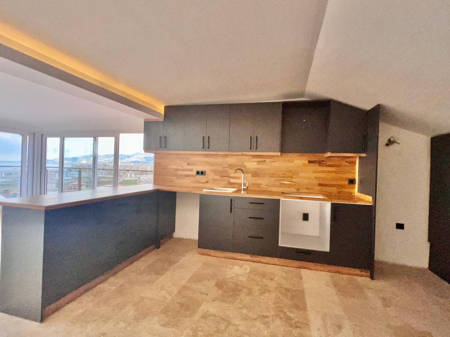 вилла 3+1 с личным бассейном в Аланье