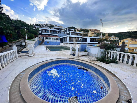 вилла 3+1 с личным бассейном в Аланье