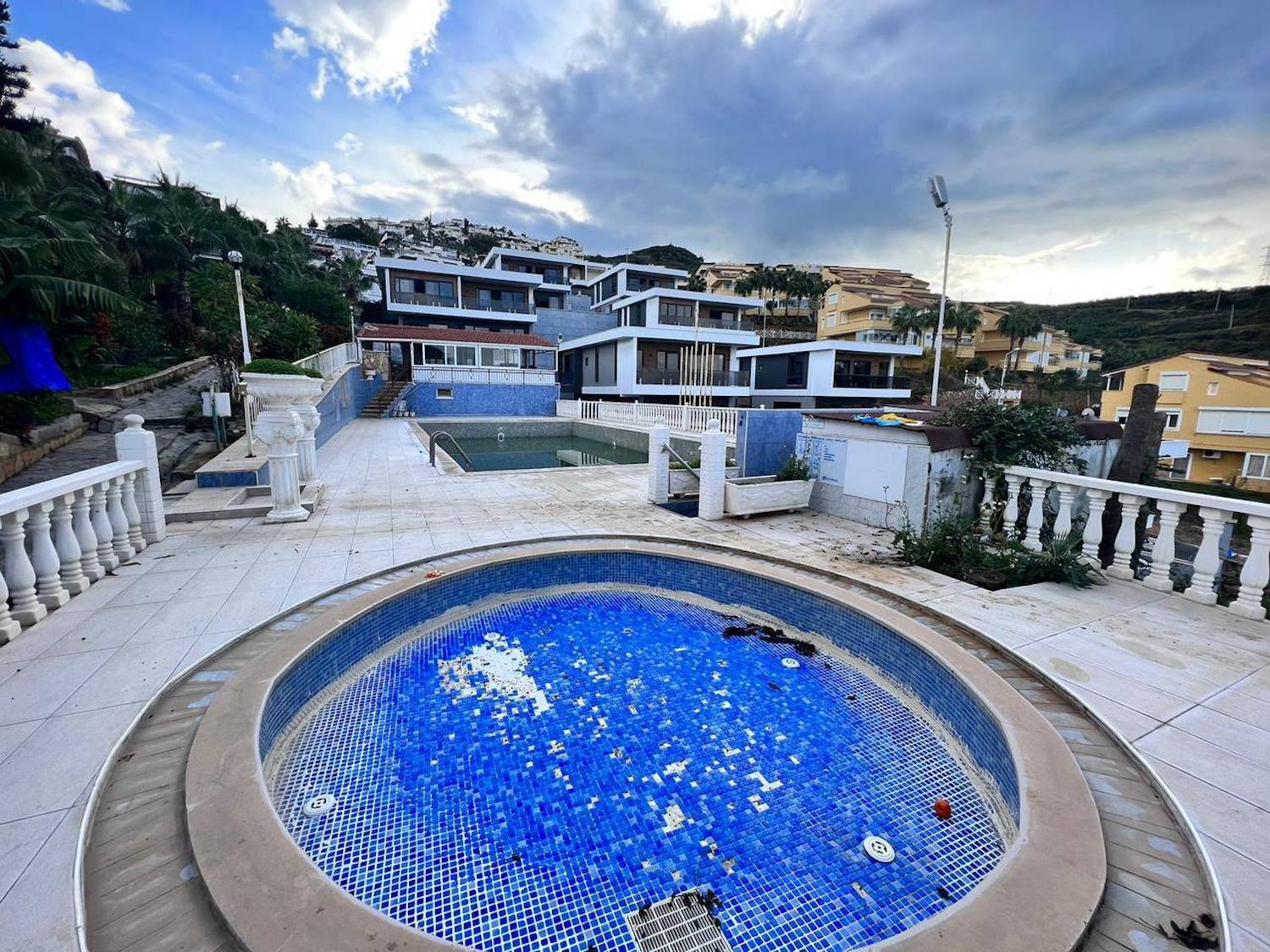 вилла 3+1 с личным бассейном в Аланье