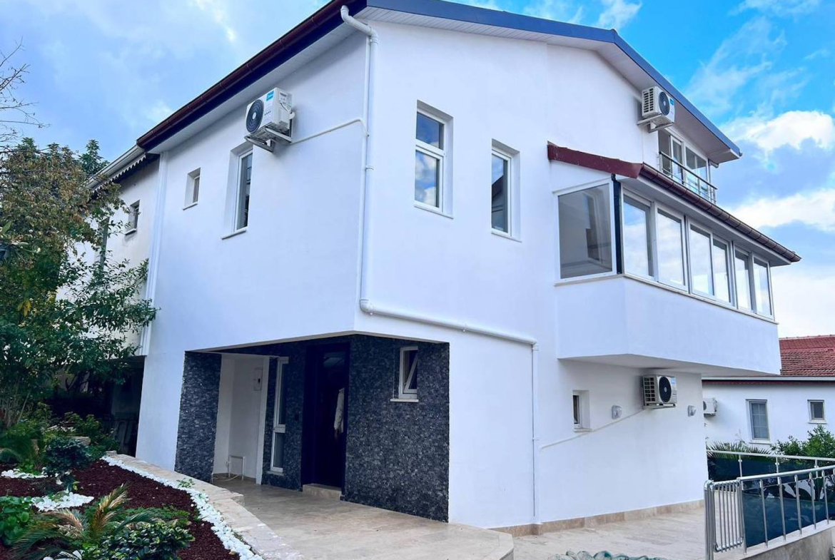 вилла 3+1 с личным бассейном в Аланье