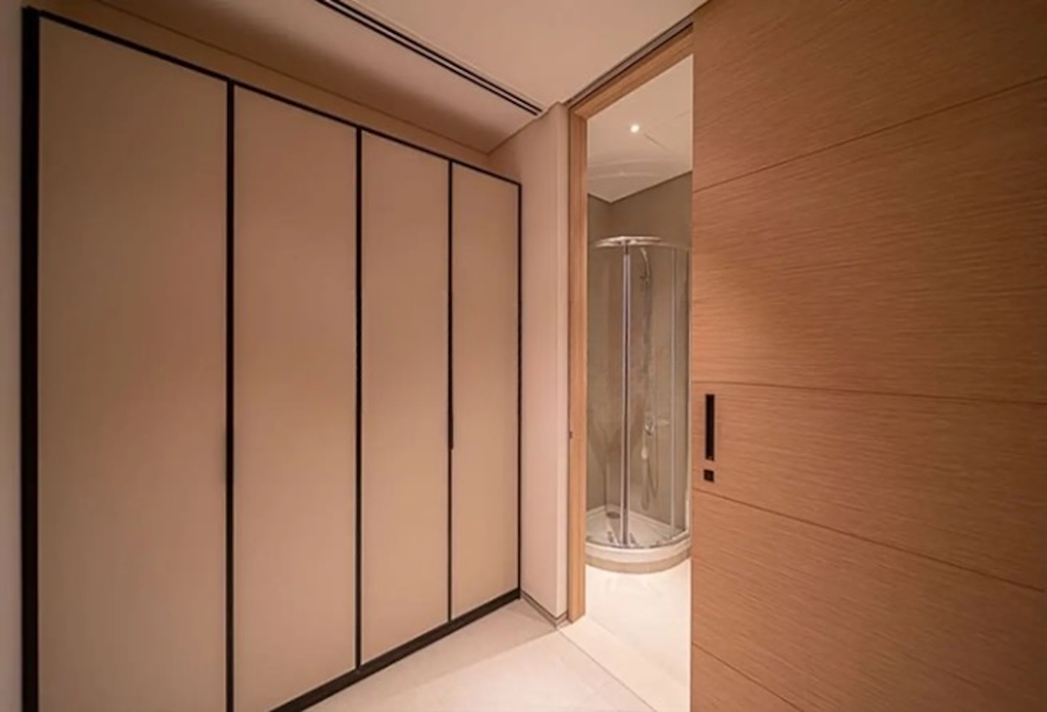 купить апартаменты на первой береговой линии в Дубае 