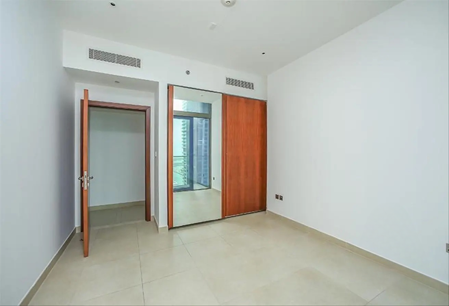 купить апартаменты 3 + maid в сданном комплексе в Дубае Dubai Marina