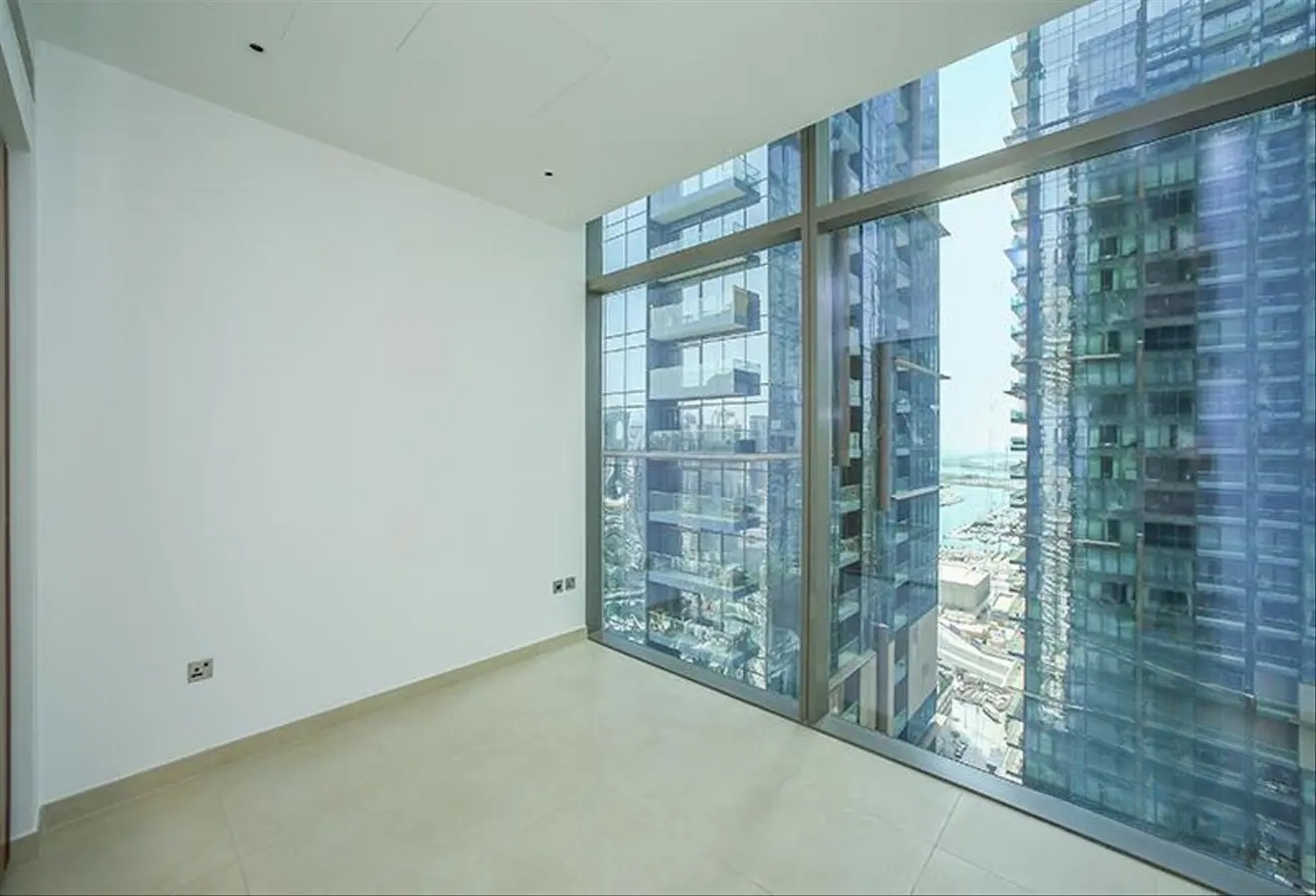 купить апартаменты 3 + maid в сданном комплексе в Дубае Dubai Marina