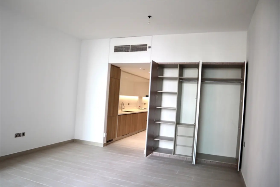 купить studio студию в Дубае с видом на Марину