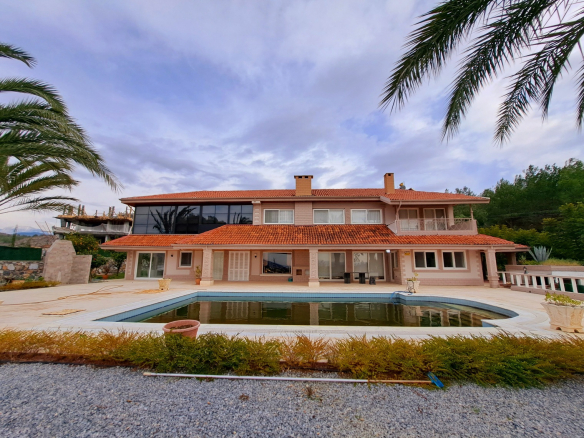 Купить виллу в Алании в районе Демирташ