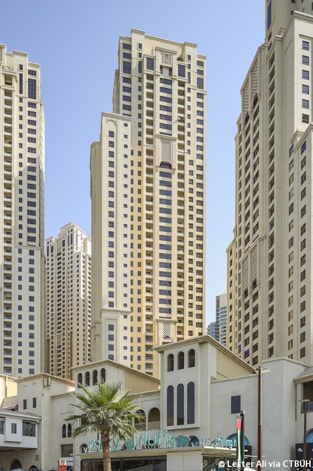 купить апартаменты в сданном комплексе в Дубае без мебели