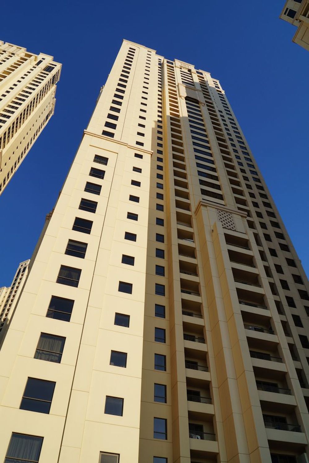 купить апартаменты в сданном комплексе в Дубае без мебели