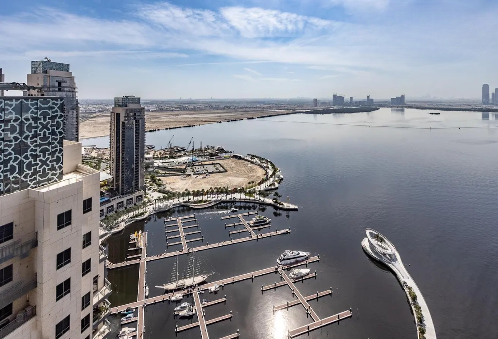 апартаменты с 2 спальнями в Creek Harbour