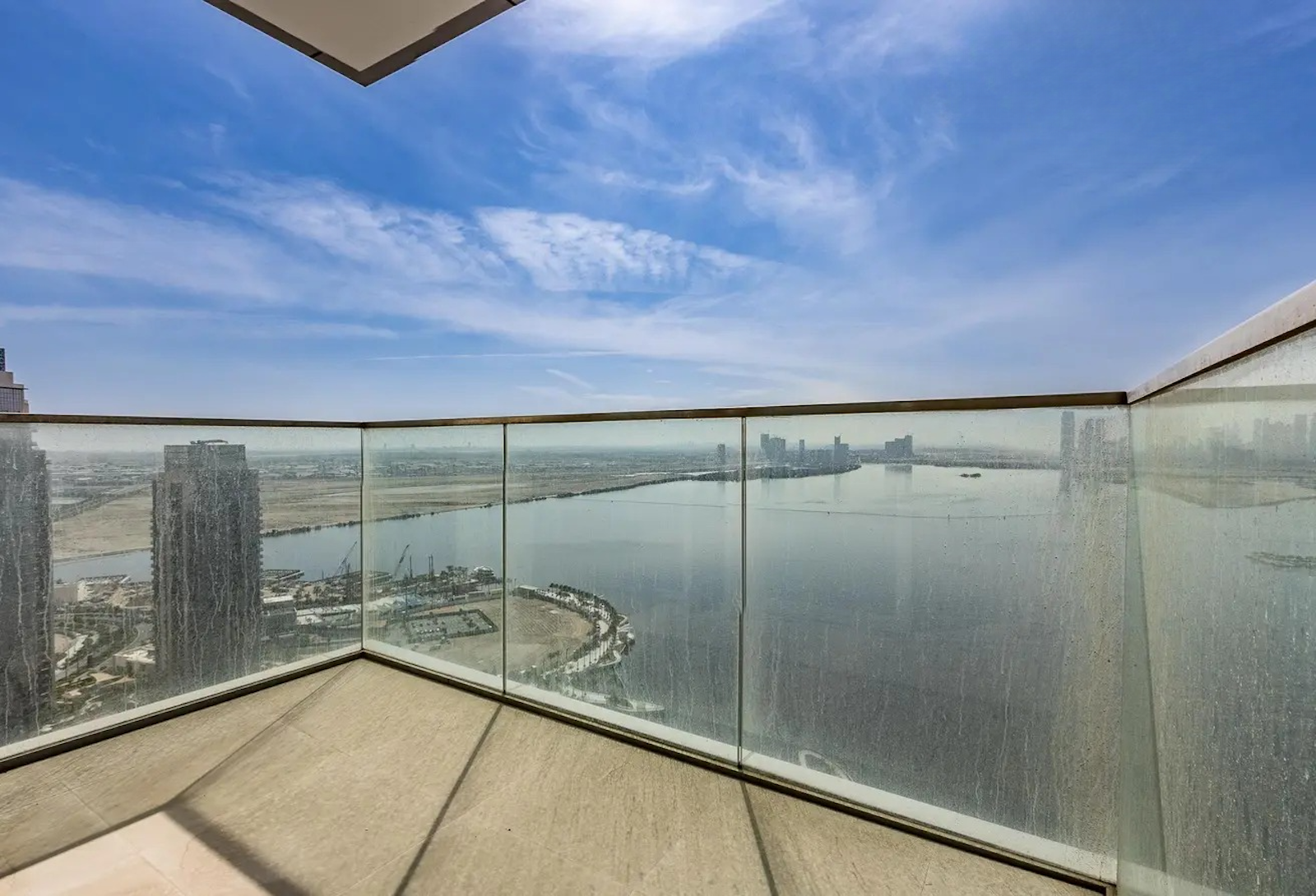 апартаменты с 2 спальнями в Creek Harbour