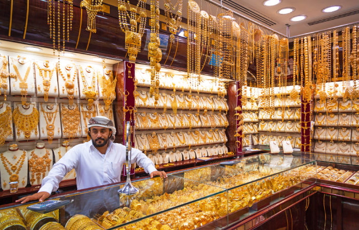 торговля золотыми украшениями в Дубае