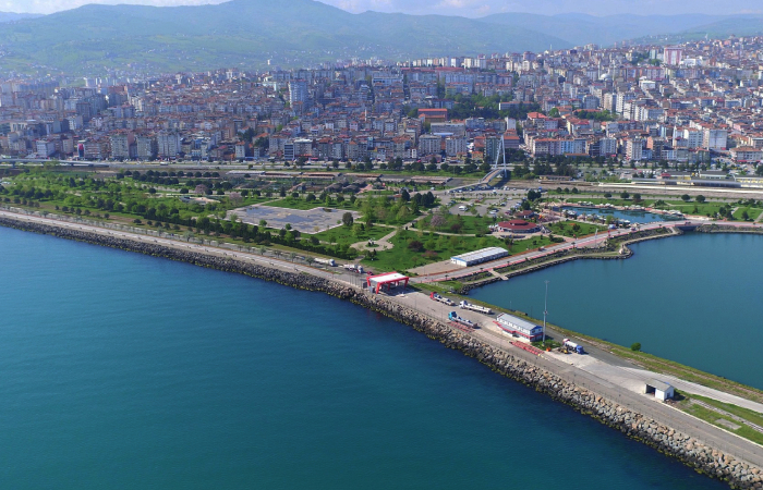 Город Самсун на берегу Черного моря