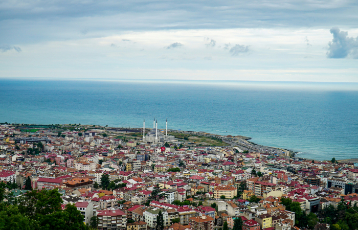Город Трабзон на берегу Черного моря