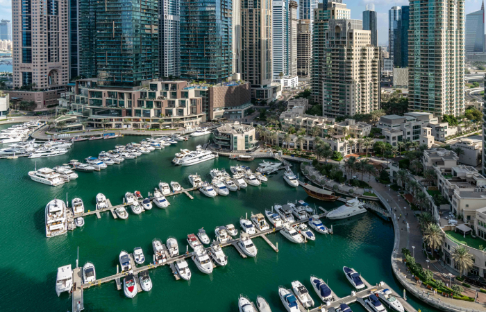 яхта в Дубай Марина