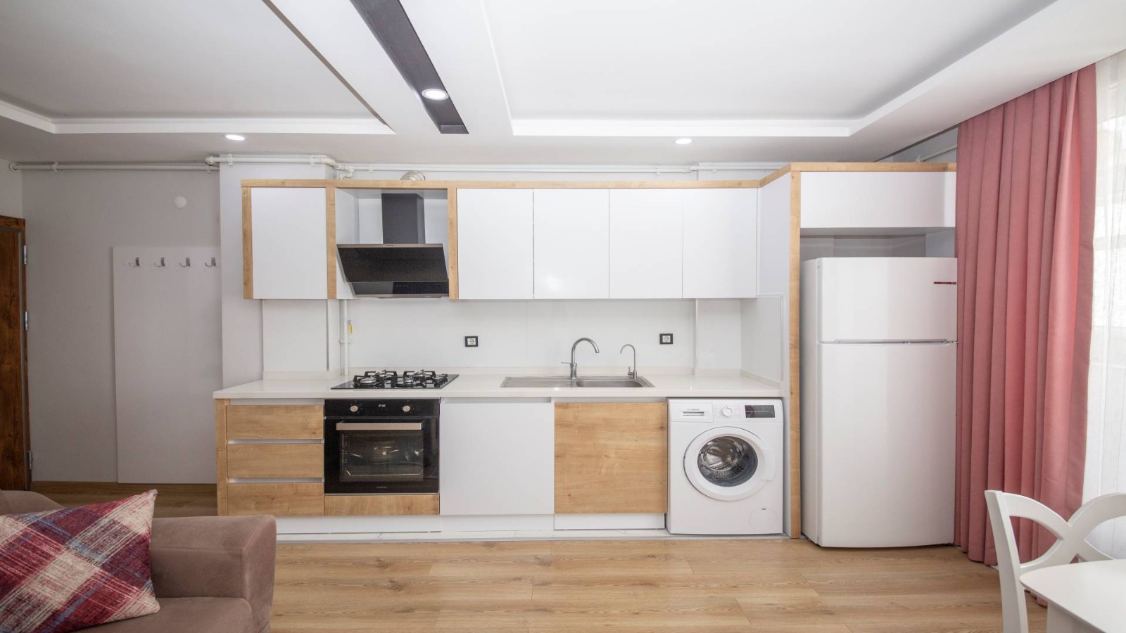 квартира 1+1 в комплексе у моря, Анталья