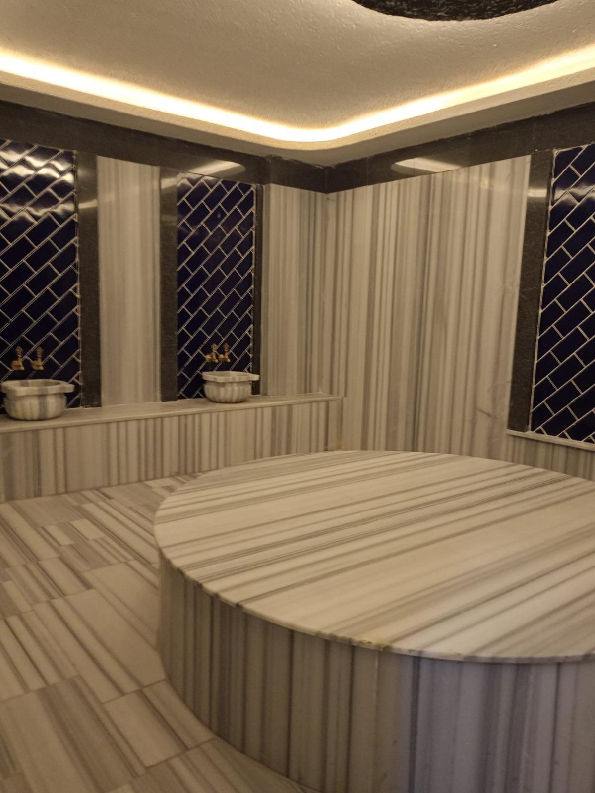 11 HAMAM