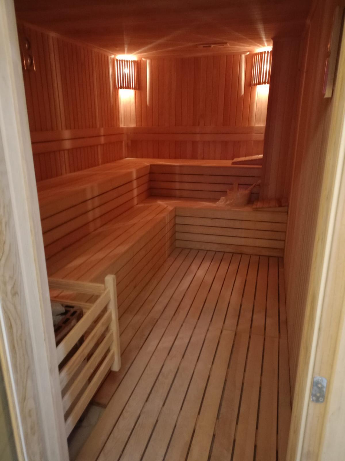 12 SAUNA
