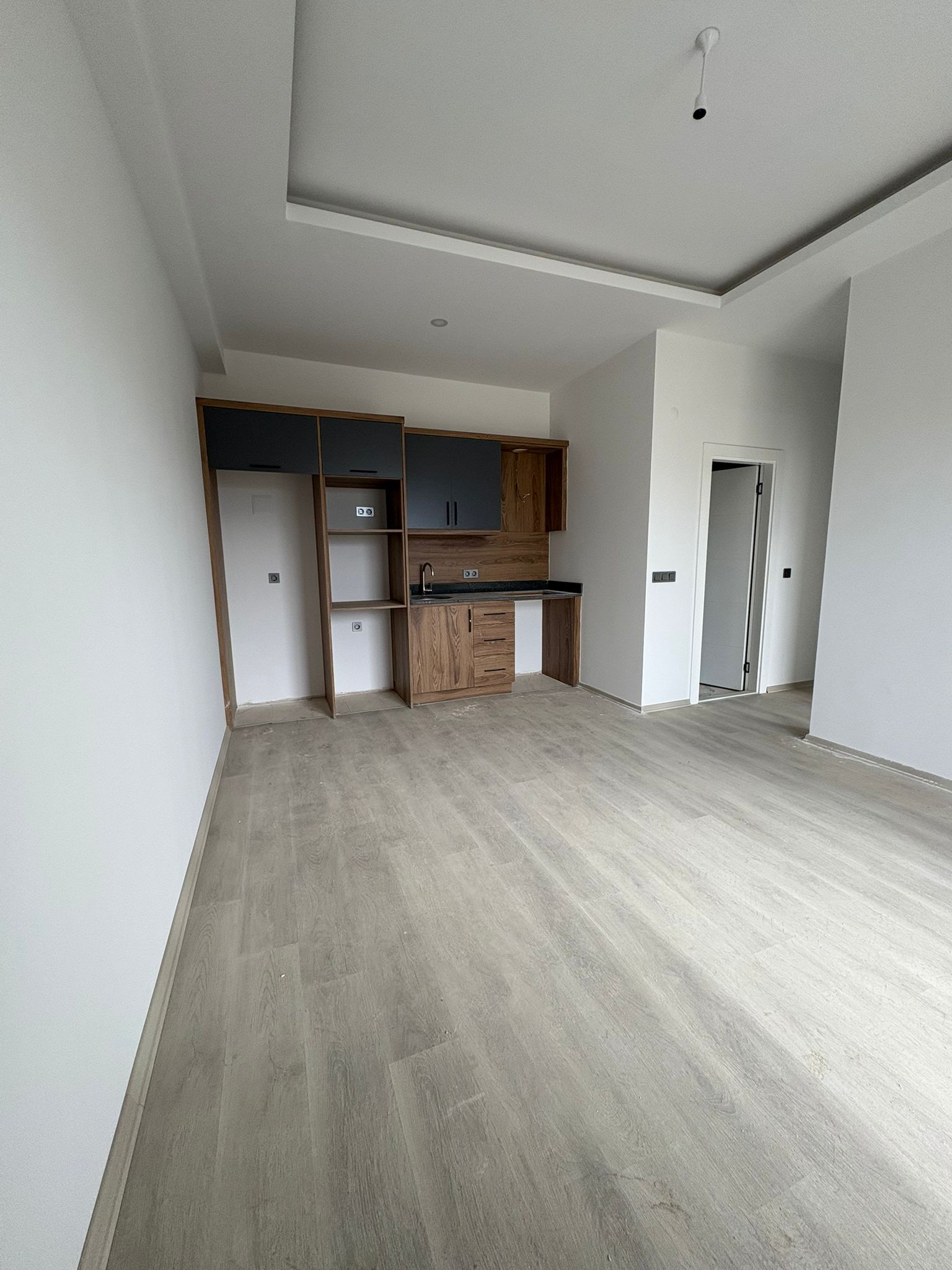 8 SALON