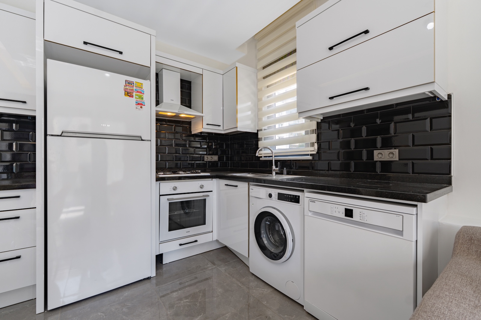 KDL03122-HDR